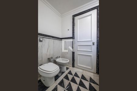 Apartamento à venda com 394m², 4 quartos e 5 vagas Apartamento à venda com 394m², 4 quartos e 5 vagasSuíte 3 - Banheiro