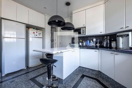 Apartamento à venda com 394m², 4 quartos e 5 vagas Apartamento à venda com 394m², 4 quartos e 5 vagasCozinha