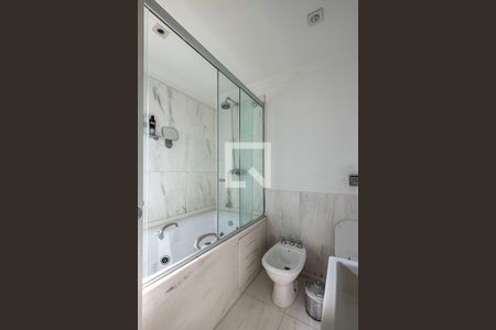 Apartamento à venda com 394m², 4 quartos e 5 vagas Apartamento à venda com 394m², 4 quartos e 5 vagasSuíte 2 - Banheiro