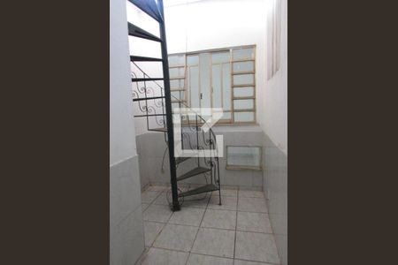 Casa para alugar com 240m², 3 quartos e 6 vagasEscada