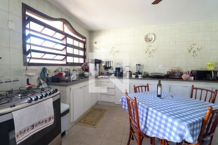 Casa de condomínio à venda com 293m², 5 quartos e 3 vagasCozinha