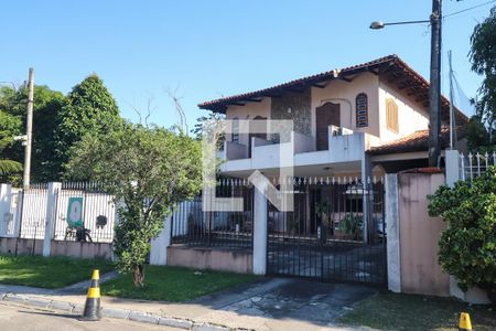 Casa de condomínio à venda com 293m², 5 quartos e 3 vagasFachada