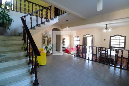 Casa de condomínio à venda com 293m², 5 quartos e 3 vagasSala