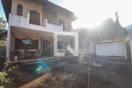 Casa de condomínio à venda com 293m², 5 quartos e 3 vagasFachada