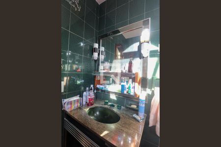 Casa de condomínio à venda com 293m², 5 quartos e 3 vagasBanheiro da Suíte 2