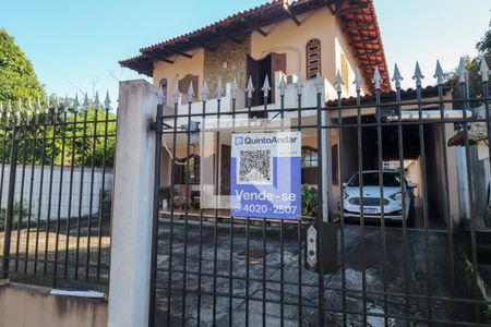 Casa de condomínio à venda com 293m², 5 quartos e 3 vagasImóvel