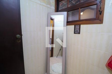 Casa de condomínio à venda com 293m², 5 quartos e 3 vagasLavabo