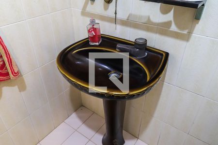 Casa de condomínio à venda com 293m², 5 quartos e 3 vagasLavabo