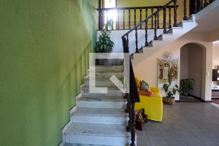 Casa de condomínio à venda com 293m², 5 quartos e 3 vagasSala