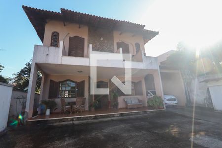 Casa de condomínio à venda com 293m², 5 quartos e 3 vagasFachada