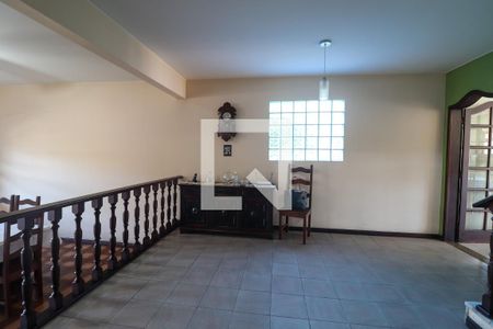 Sala de casa de condomínio para alugar com 5 quartos, 293m² em Jacarepaguá, Rio de Janeiro