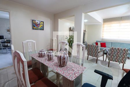 Casa de condomínio à venda com 170m², 2 quartos e 6 vagas Casa de condomínio à venda com 170m², 2 quartos e 6 vagasSala