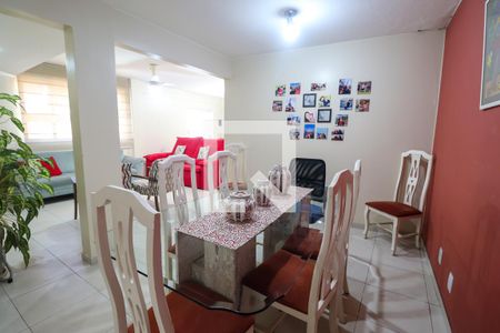 Casa de condomínio à venda com 170m², 2 quartos e 6 vagas Casa de condomínio à venda com 170m², 2 quartos e 6 vagasSala