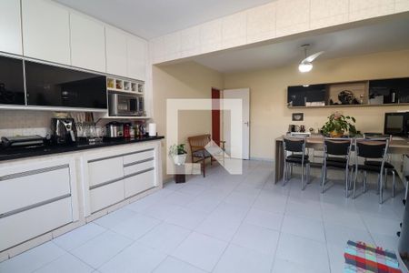 Casa de condomínio à venda com 170m², 2 quartos e 6 vagas Casa de condomínio à venda com 170m², 2 quartos e 6 vagasCozinha