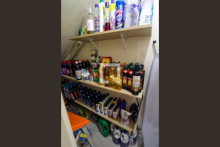 Casa de condomínio à venda com 170m², 2 quartos e 6 vagas Casa de condomínio à venda com 170m², 2 quartos e 6 vagasDispensa