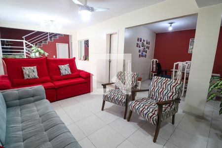 Casa de condomínio à venda com 170m², 2 quartos e 6 vagas Casa de condomínio à venda com 170m², 2 quartos e 6 vagasSala