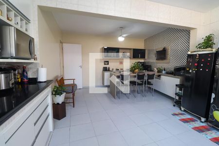 Casa de condomínio à venda com 170m², 2 quartos e 6 vagas Casa de condomínio à venda com 170m², 2 quartos e 6 vagasCozinha