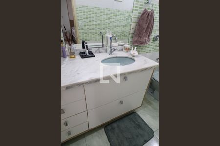 Casa de condomínio à venda com 170m², 2 quartos e 6 vagas Casa de condomínio à venda com 170m², 2 quartos e 6 vagasBanheiro da Suíte 2