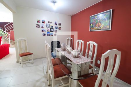 Casa de condomínio à venda com 170m², 2 quartos e 6 vagas Casa de condomínio à venda com 170m², 2 quartos e 6 vagasSala