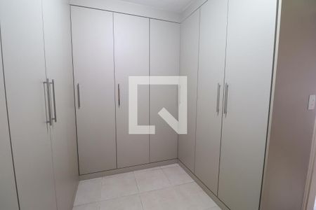 Casa de condomínio à venda com 170m², 2 quartos e 6 vagas Casa de condomínio à venda com 170m², 2 quartos e 6 vagasCloset