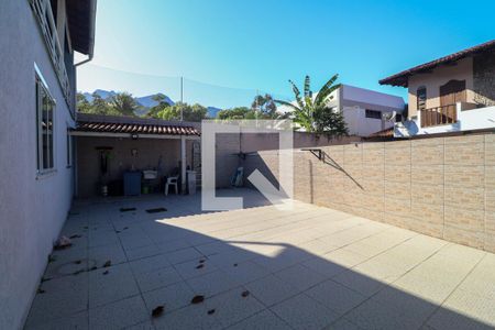 Casa de condomínio à venda com 170m², 2 quartos e 6 vagas Casa de condomínio à venda com 170m², 2 quartos e 6 vagasQuintal