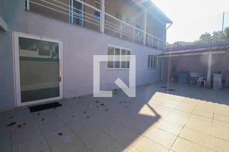 Casa de condomínio à venda com 170m², 2 quartos e 6 vagas Casa de condomínio à venda com 170m², 2 quartos e 6 vagasQuintal