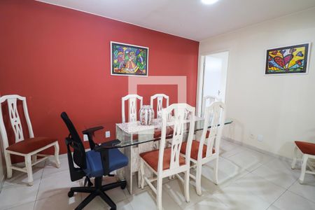 Casa de condomínio à venda com 170m², 2 quartos e 6 vagas Casa de condomínio à venda com 170m², 2 quartos e 6 vagasSala