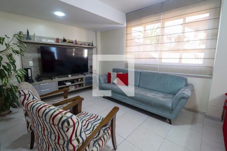 Casa de condomínio à venda com 170m², 2 quartos e 6 vagas Casa de condomínio à venda com 170m², 2 quartos e 6 vagasSala