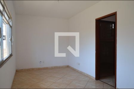 Sala de casa de condomínio para alugar com 2 quartos, 100m² em Taquara, Rio de Janeiro