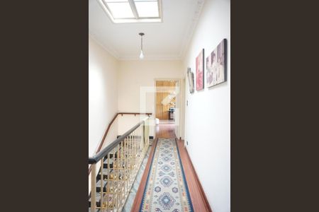 Casa à venda com 220m², 4 quartos e 4 vagasCorredor