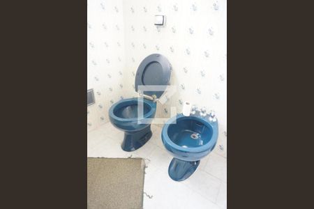 Casa à venda com 220m², 4 quartos e 4 vagasBanheiro da Suíte 1