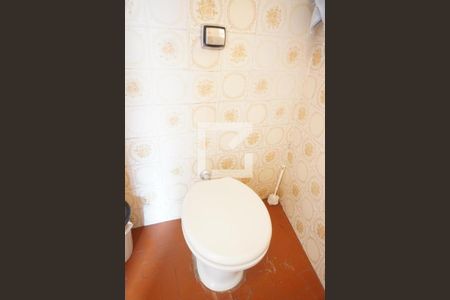 Casa à venda com 220m², 4 quartos e 4 vagasBanheiro de Serviço