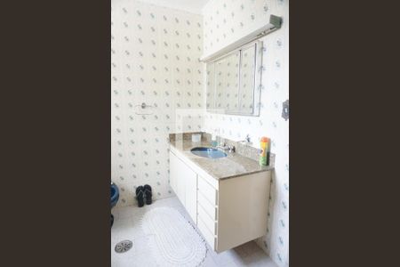 Casa à venda com 220m², 4 quartos e 4 vagasBanheiro da Suíte 1