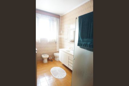 Casa à venda com 220m², 4 quartos e 4 vagasBanheiro da Suíte 2