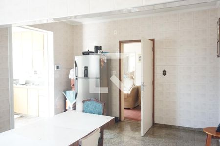 Casa à venda com 220m², 4 quartos e 4 vagasCozinha