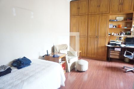 Casa à venda com 220m², 4 quartos e 4 vagasSuíte 1