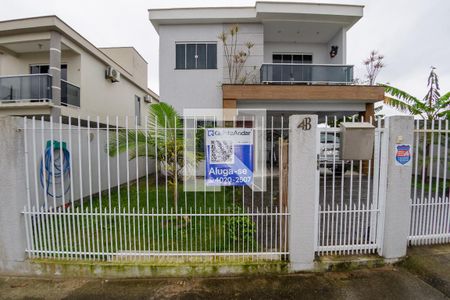 Casa para alugar com 180m², 3 quartos e 2 vagas Casa para alugar com 180m², 3 quartos e 2 vagasFachada