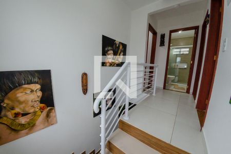 Casa para alugar com 180m², 3 quartos e 2 vagas Casa para alugar com 180m², 3 quartos e 2 vagasEscada