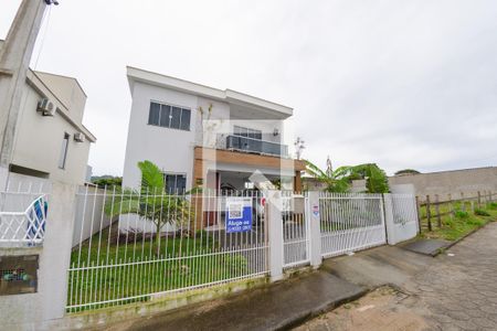 Casa para alugar com 180m², 3 quartos e 2 vagas Casa para alugar com 180m², 3 quartos e 2 vagasFachada