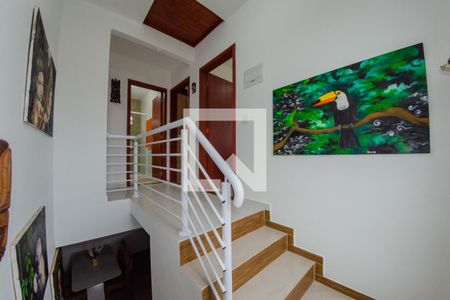 Casa para alugar com 180m², 3 quartos e 2 vagas Casa para alugar com 180m², 3 quartos e 2 vagasEscada