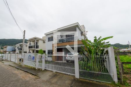 Casa para alugar com 180m², 3 quartos e 2 vagas Casa para alugar com 180m², 3 quartos e 2 vagasFachada