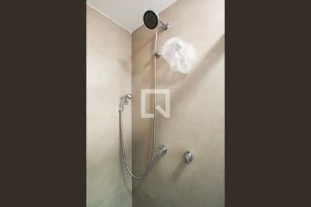 Banheiro de kitnet/studio para alugar com 1 quarto, 22m² em Indianópolis, São Paulo