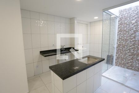 Casa de condomínio à venda com 80m², 2 quartos e 1 vagaCozinha