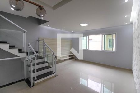 Casa de condomínio à venda com 103m², 2 quartos e 2 vagasSala