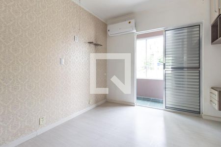 Casa à venda com 240m², 3 quartos e 2 vagasSuíte