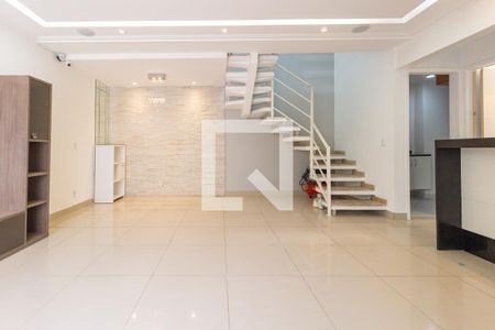 Casa à venda com 240m², 3 quartos e 2 vagasSala