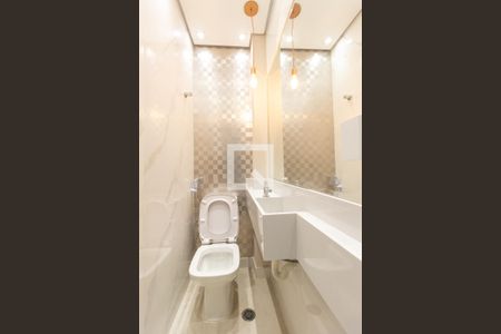 Casa à venda com 240m², 3 quartos e 2 vagasLavabo