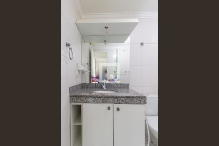 Casa à venda com 240m², 3 quartos e 2 vagasBanheiro 