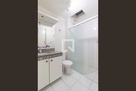 Casa à venda com 240m², 3 quartos e 2 vagasBanheiro