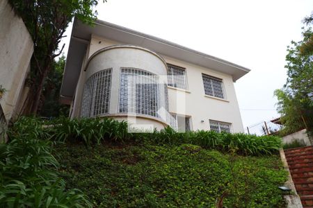 Casa à venda com 420m², 4 quartos e 4 vagas Casa à venda com 420m², 4 quartos e 4 vagasFachada